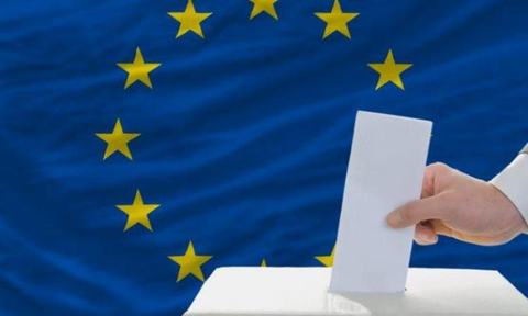 L'immagine mostra come il comune cittadino suggella il proprio destino in UE.