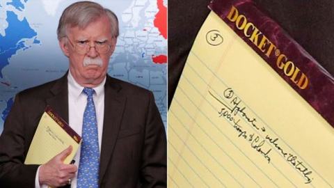 Il Consigliere per la Sicurezza Nazionale Bolton mostra al mondo le qualità della diplomazia americana.