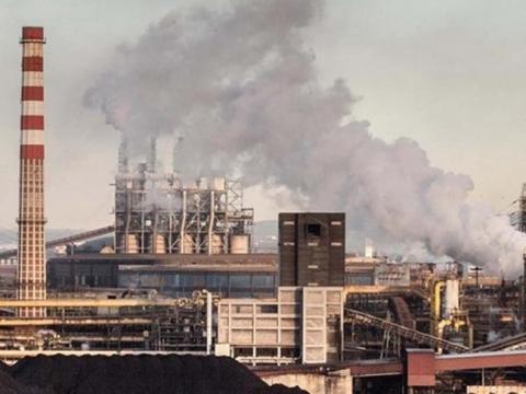 Veduta dello stabilimento dell'Ilva.